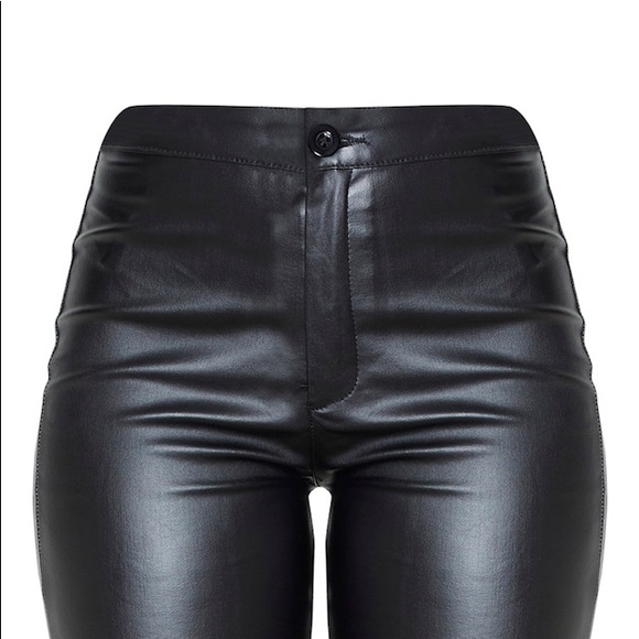 PRETTYLITTLETHING Black Coated Cycling Shorts - Picture 6 of 6